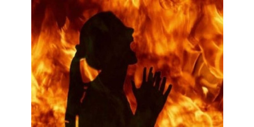 छेड़खानी के विरोध पर 10 साल की लड़की को पेट्रोल डालकर जिन्दा जलाया